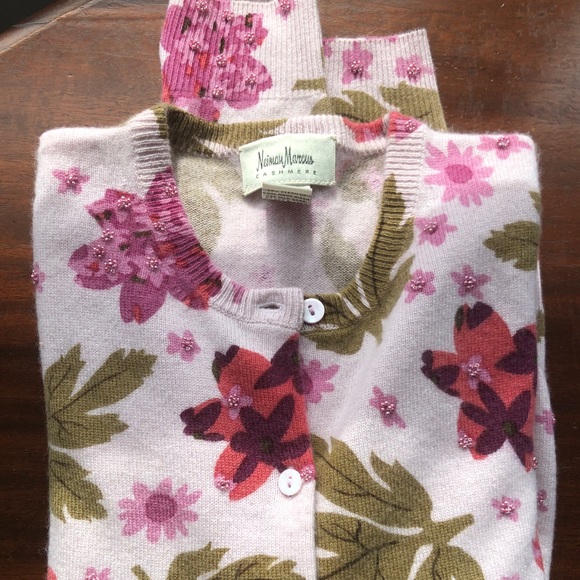 Neiman Marcus / cashmere floral beaded cardigan - Picture 4 of 6